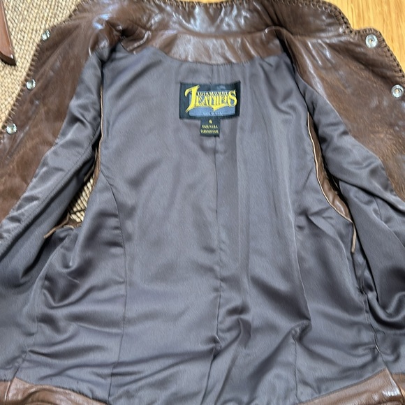 Diamond leather fringed vest. - Picture 4 of 9